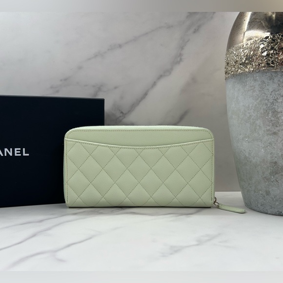 🔥RARE!! CHANEL•Caviar Quilted Zip Around Long Wallet - Picture 3 of 9